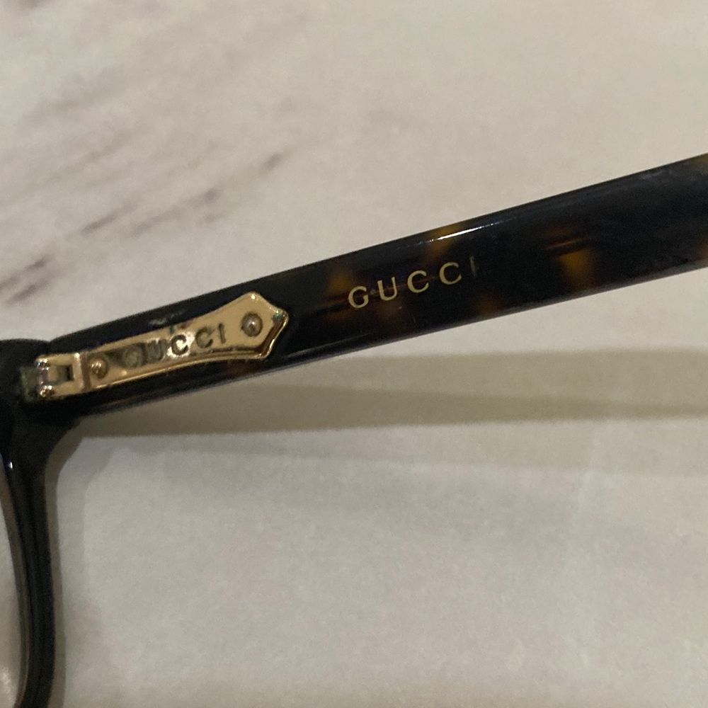 Gucci Men’s Tortoiseshell Rectangle Glasses with Gold Accents - Picture 11 of 16